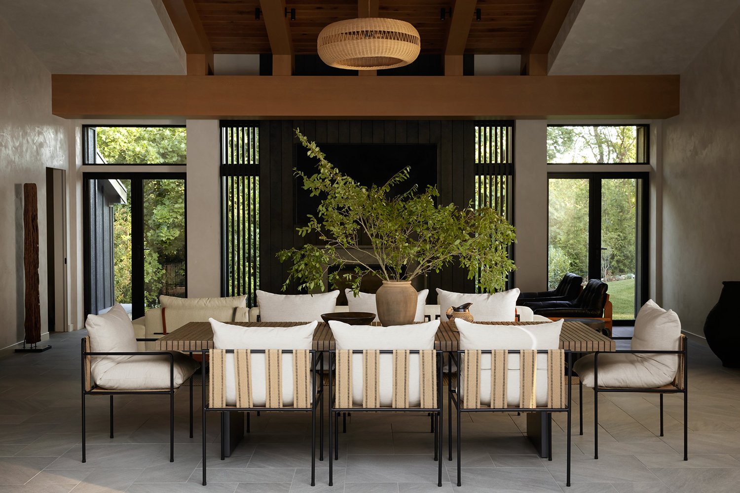 modern-rustic-dining-room-with-wood-beams-plaster-walls Modern Rustic Dining Room with Wood Beams & Plaster Walls