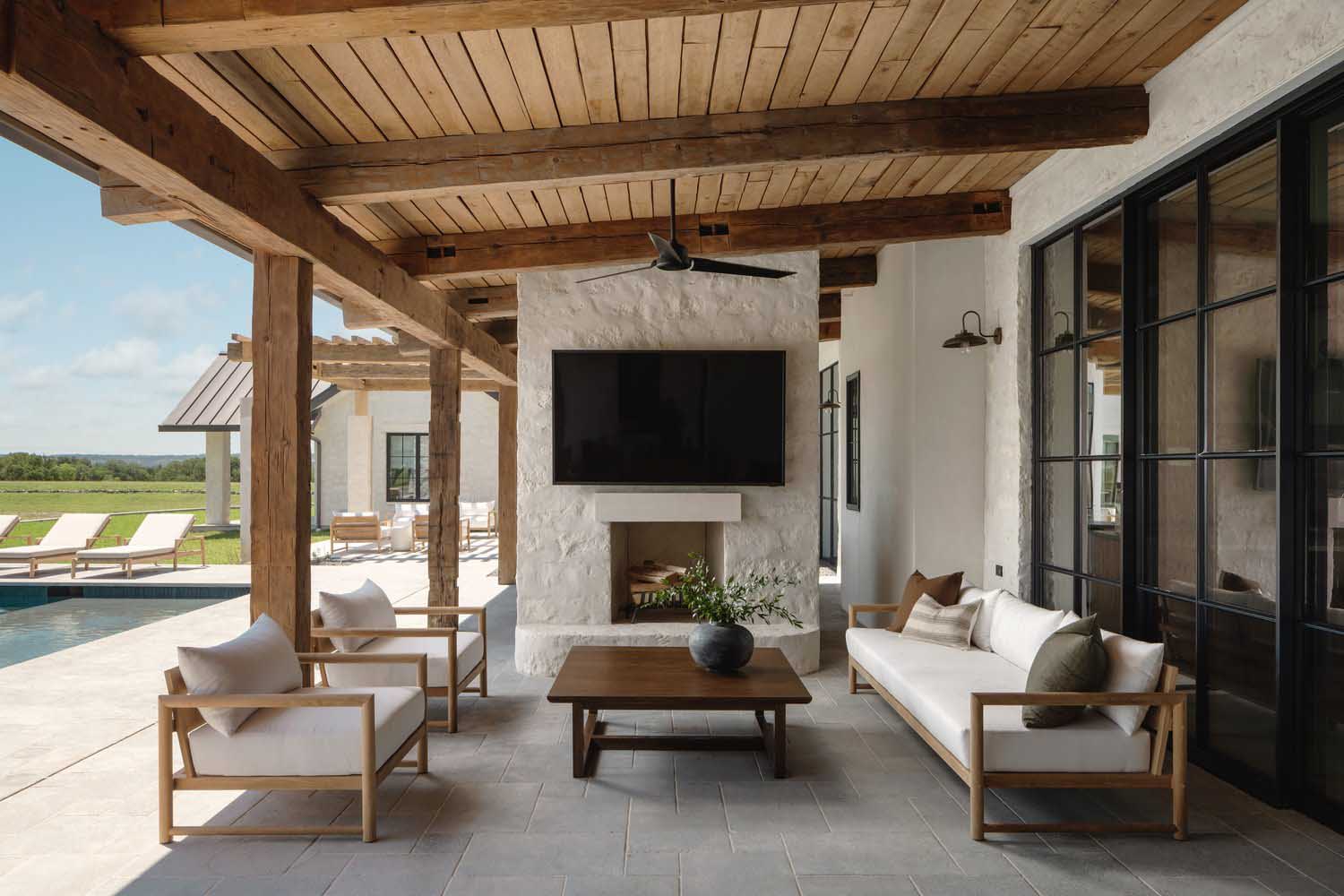 rustic-farmhouse-outdoor-area Rustic Farmhouse Outdoor Area