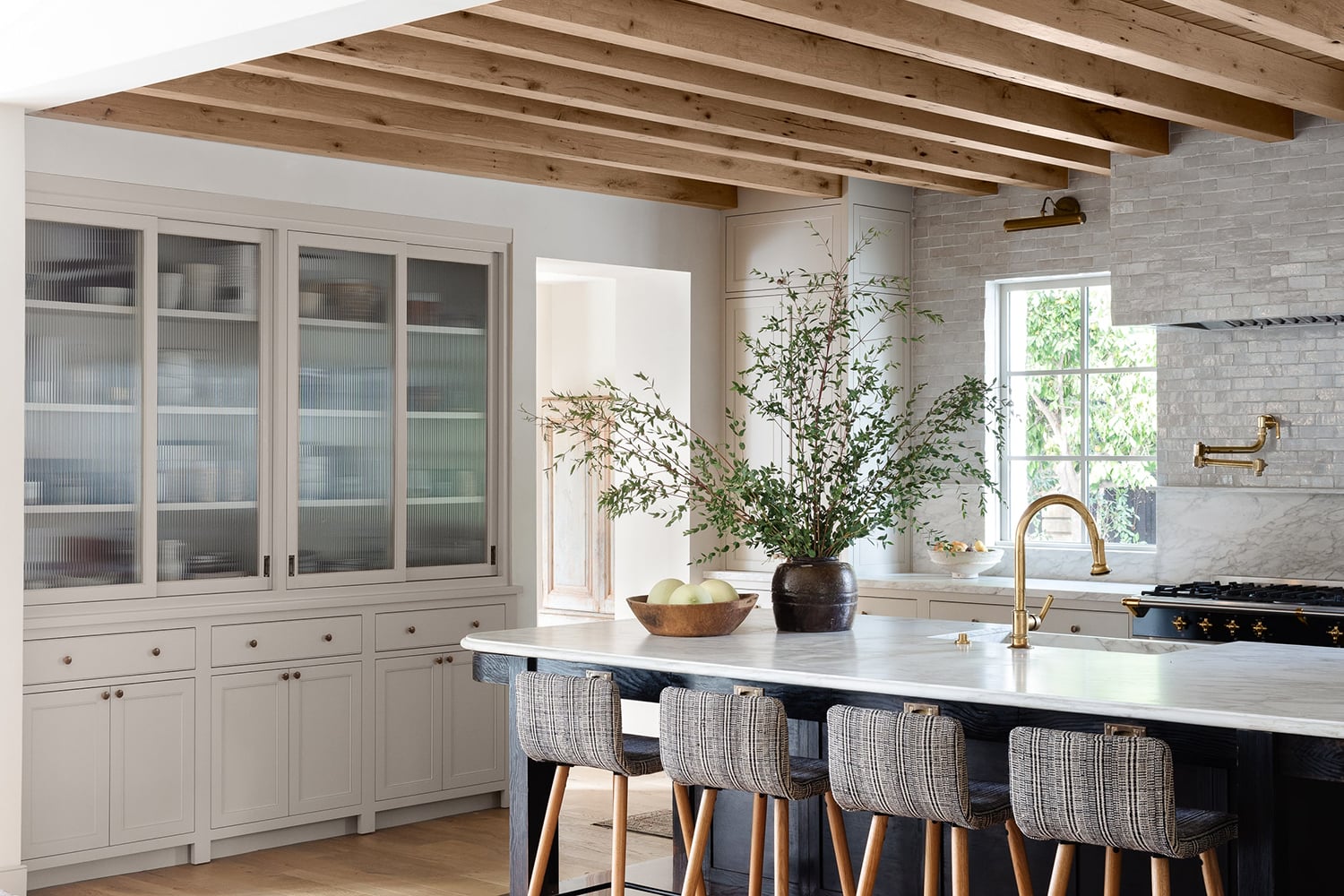 Country kitchen with white cabinets, Portola Paints, Figueroa.