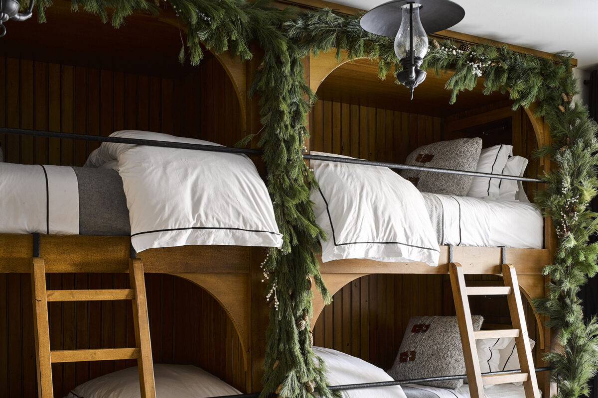 How to Create a Stunning Christmas Bedroom