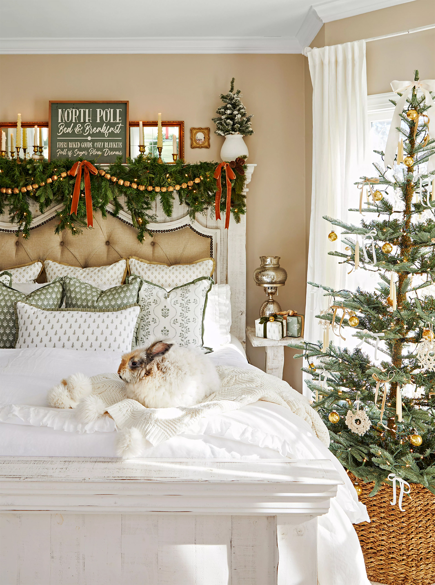 How to Create a Stunning Christmas Bedroom, image size:1500x2016