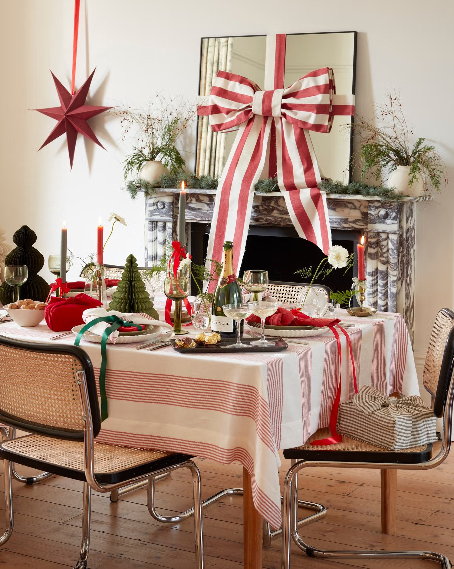 Oversized Bows & Ornaments