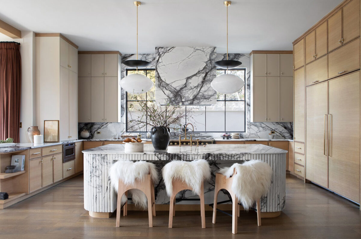 75 Two Tone Kitchen Cabinet Ideas for 2024 with Stylish Tips