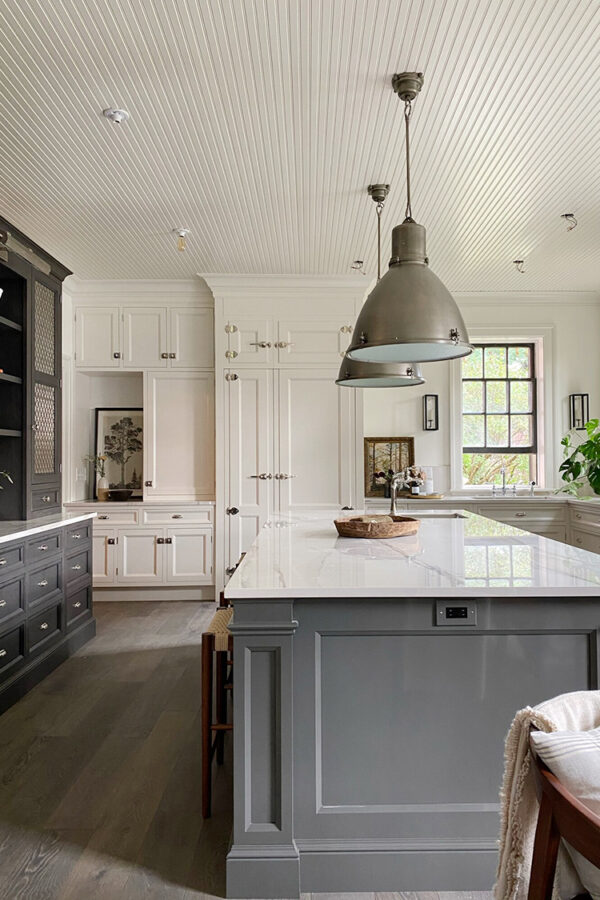 75 Two Tone Kitchen Cabinet Ideas for 2024 with Stylish Tips