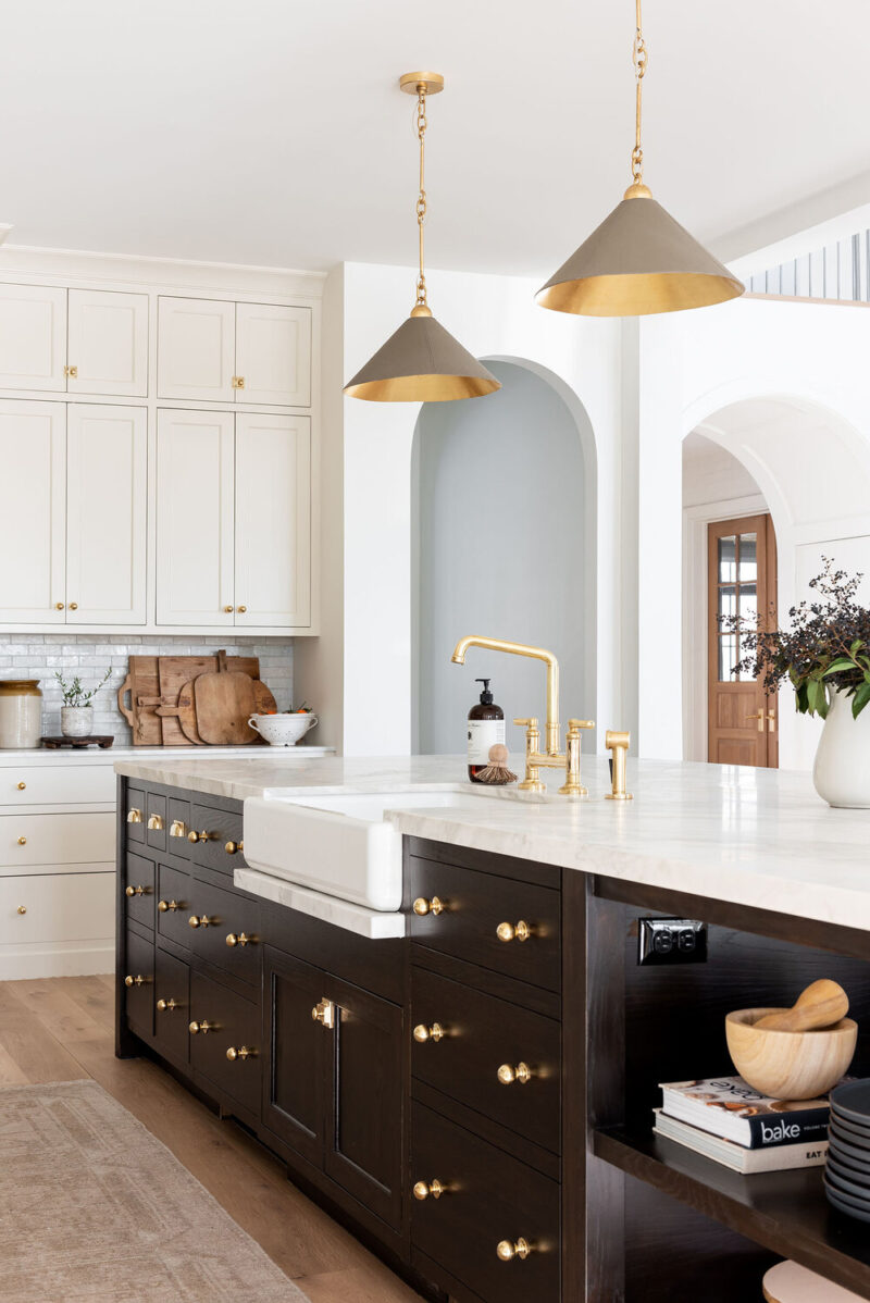 75 Two Tone Kitchen Cabinet Ideas for 2024 with Stylish Tips