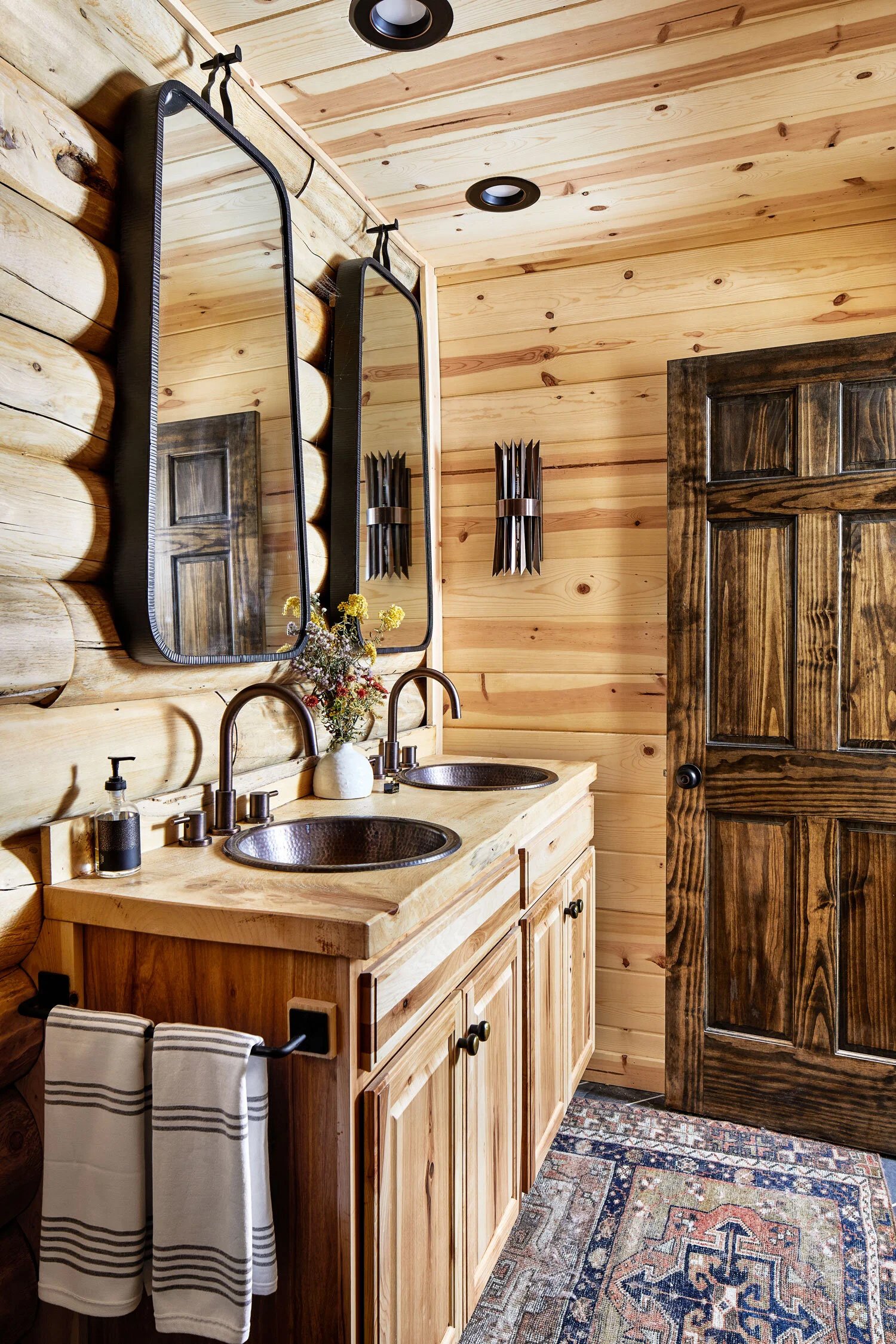 rustic-cabin-bathroom-with-log-walls Rustic Cabin Bathroom with Log Walls