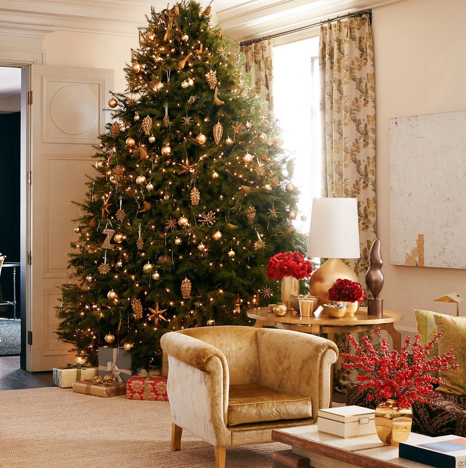 modern-christmas-living-room-in-gold-and-red-tones Modern Christmas Living Room in Gold & Red Tones