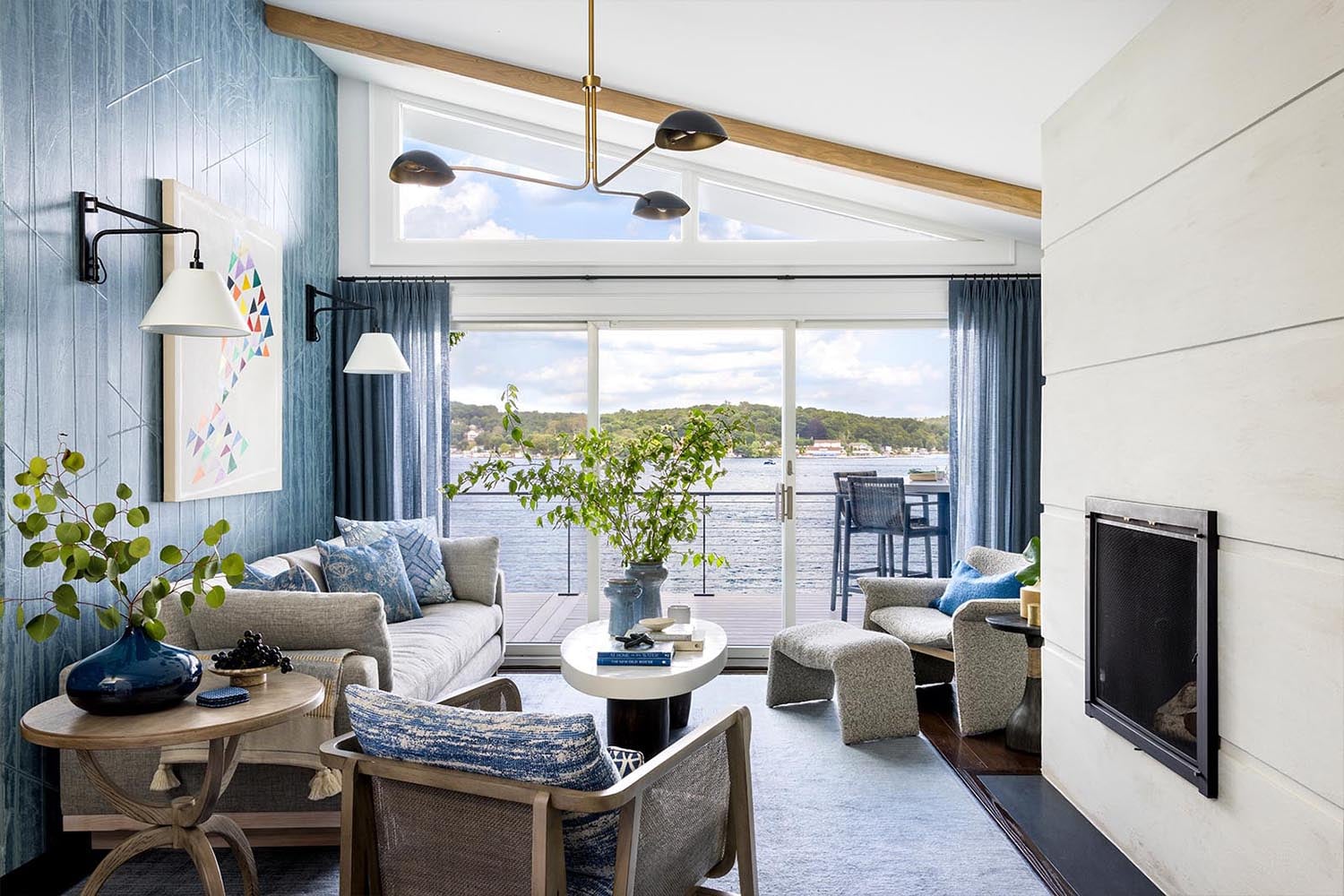 Modern coastal decorating ideas: feature accent wall