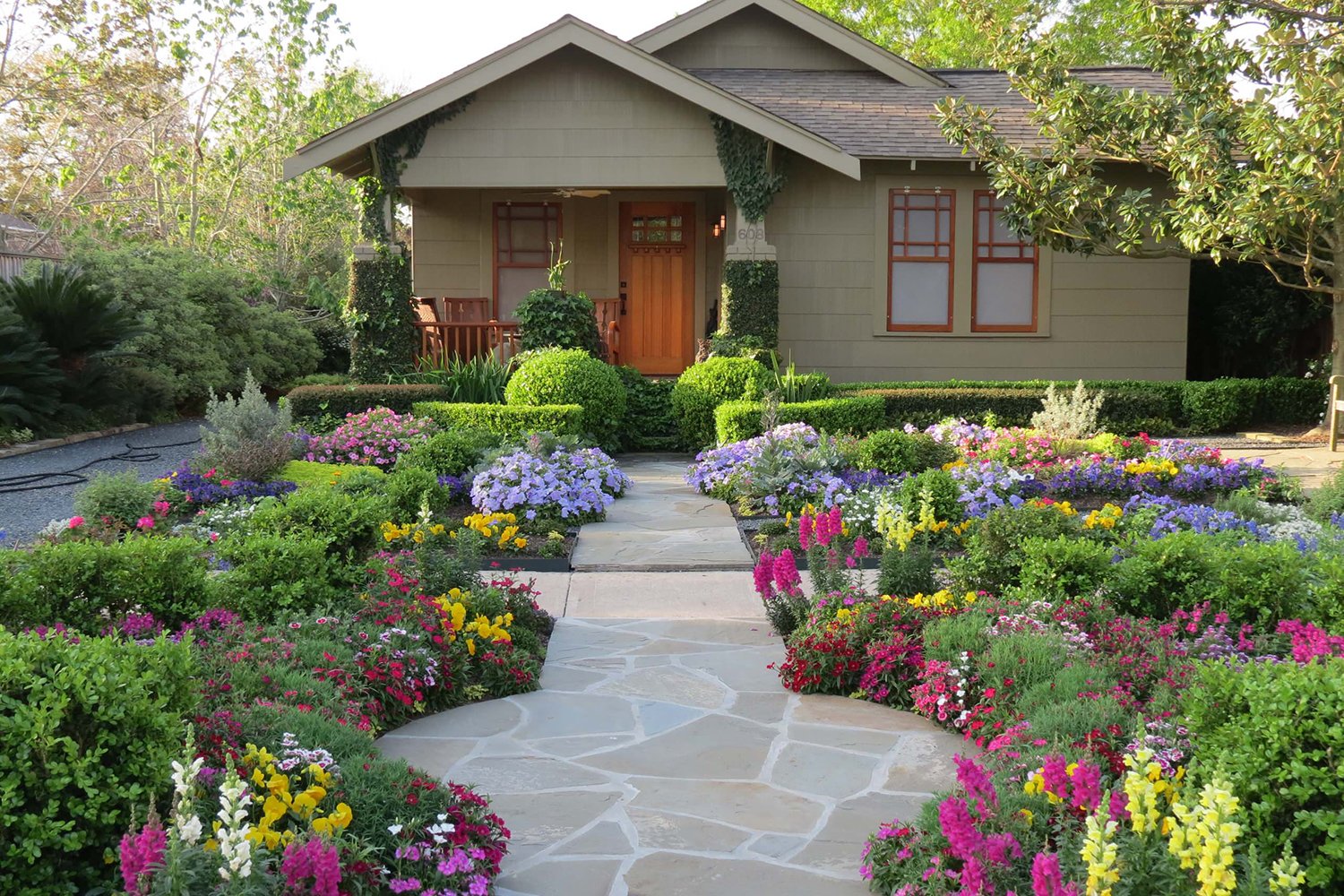front-yard-flower-garden-ideas Front Yard Flower Garden Ideas
