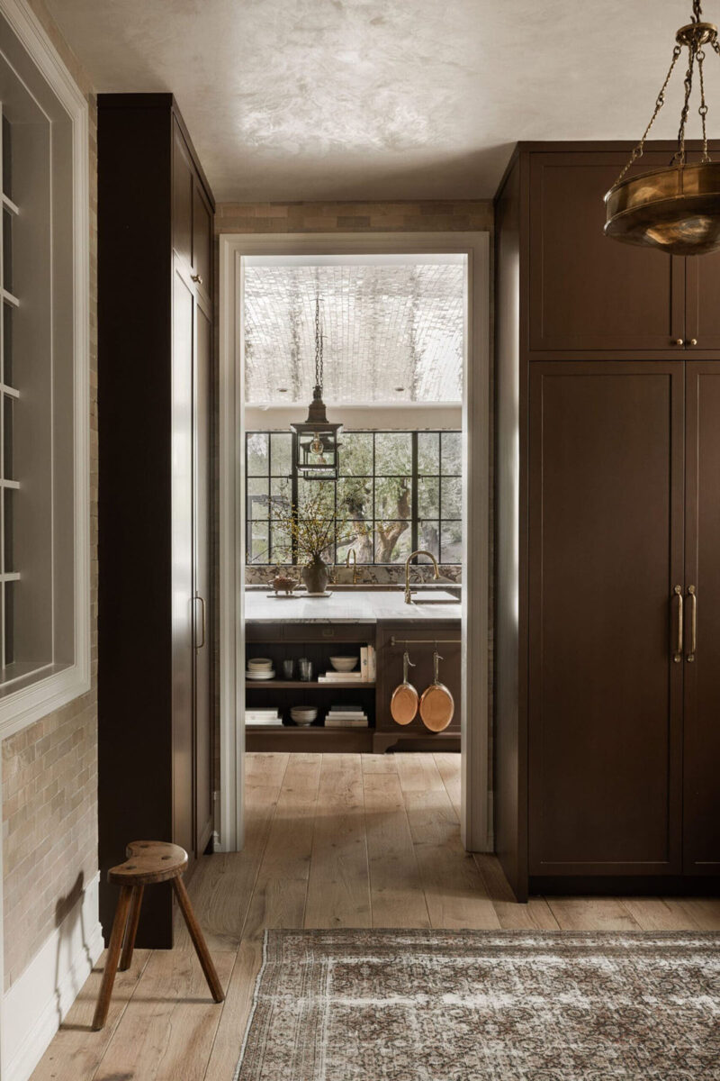 31 Stunning Dark Kitchen Cabinet Ideas