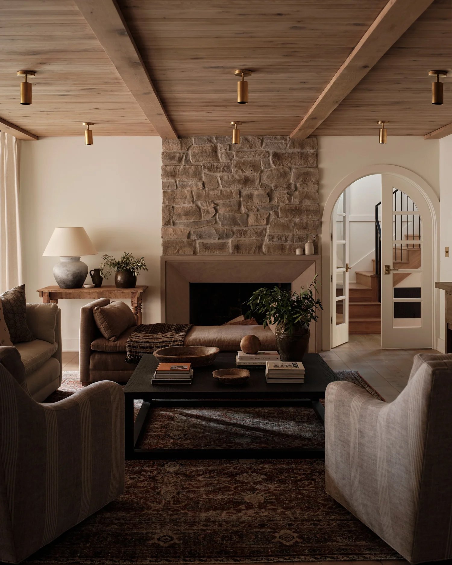 pairing-wood-with-warm-earth-tones Pair With Warm Earth Tones