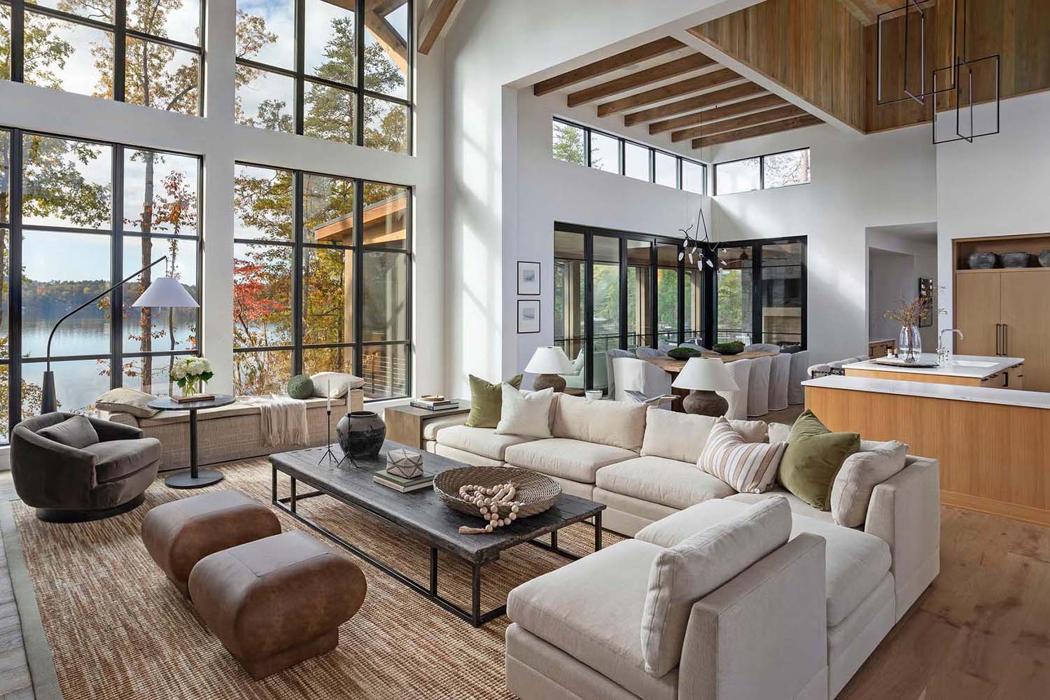 wood-in-lake-homes-1 Wood Accents in Lake Homes