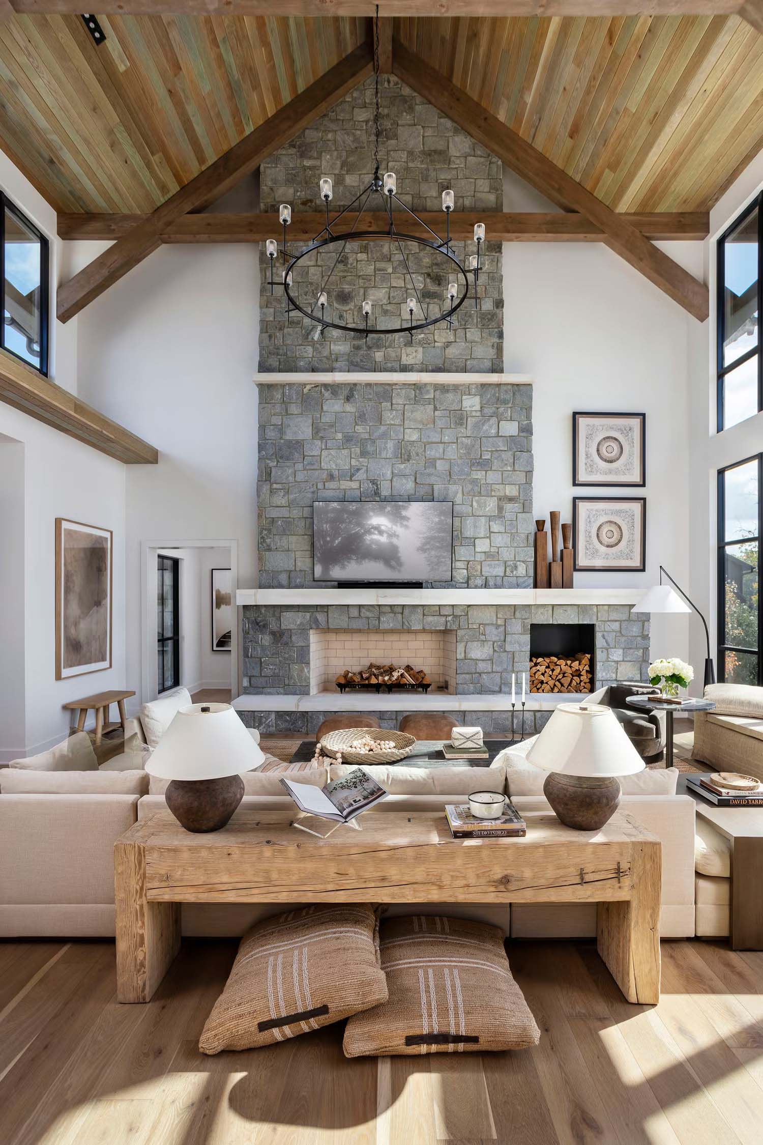 wood-in-lake-homes-2 Wood Accents in Lake Homes
