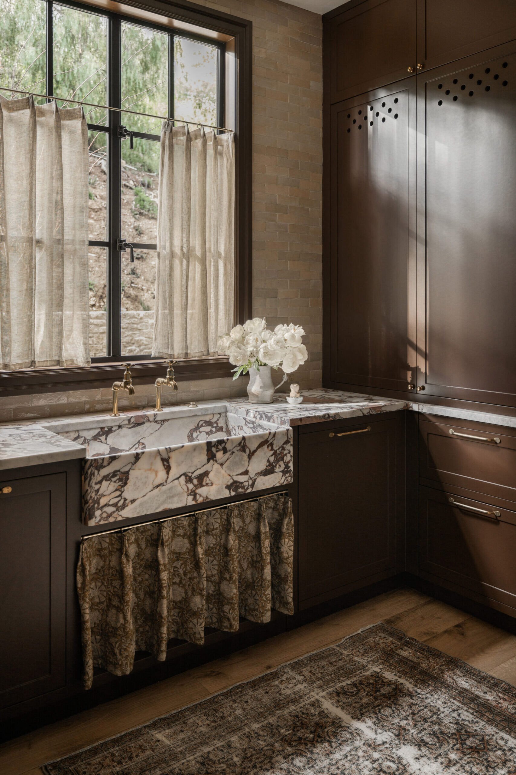 Brown Kitchen Cabinets