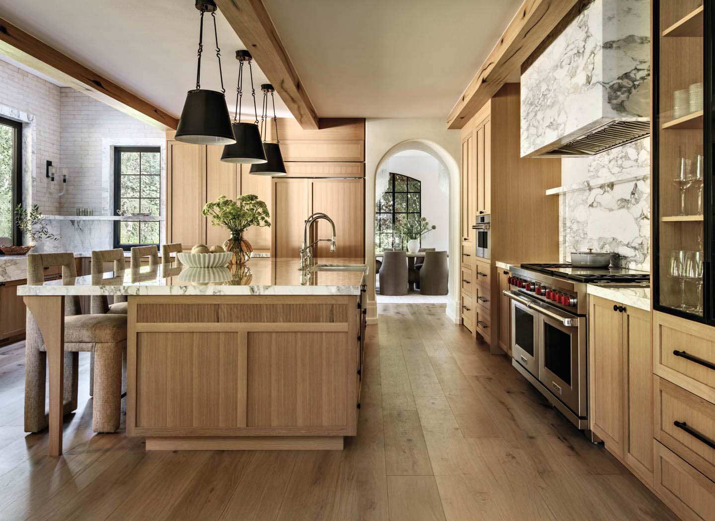 creating-textural-contrast Creating Textural Contrast with a Vent Hood