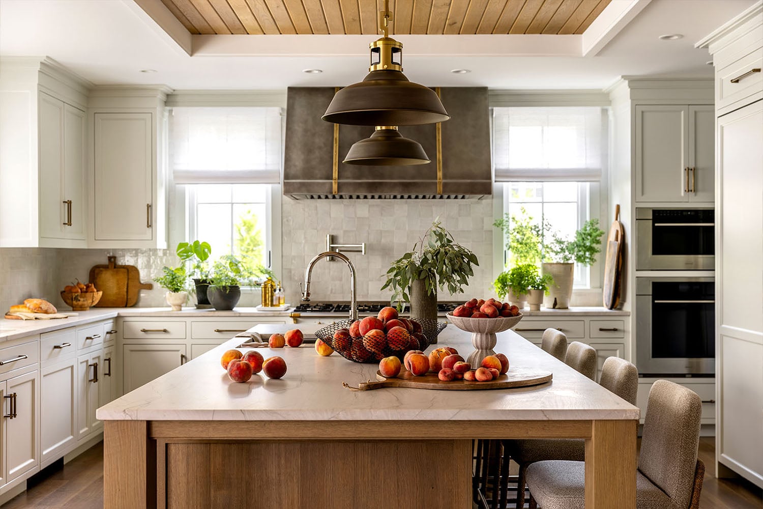 modern-farmhouse-kitchen-range-hood Modern Farmhouse Kitchen Range Hood