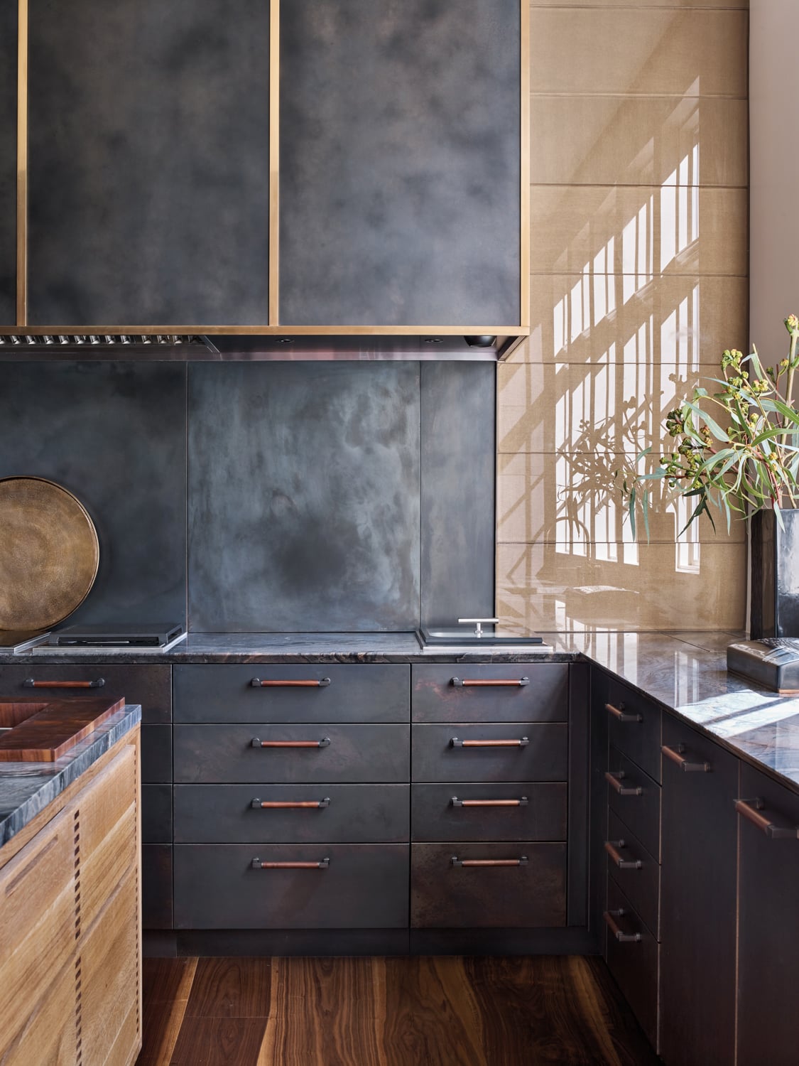 modern-kitchen-with-metal-patinated-hood-2 Modern Kitchen With Metal Patinated Hood