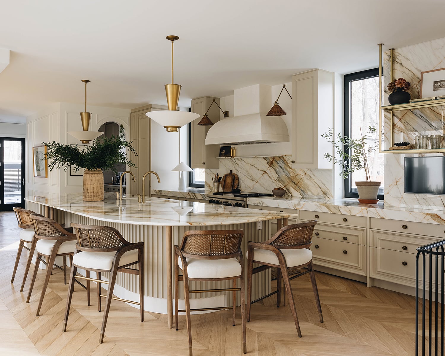 modern-kitchen-with-parisian-charm Modern Kitchen with Parisian Charm