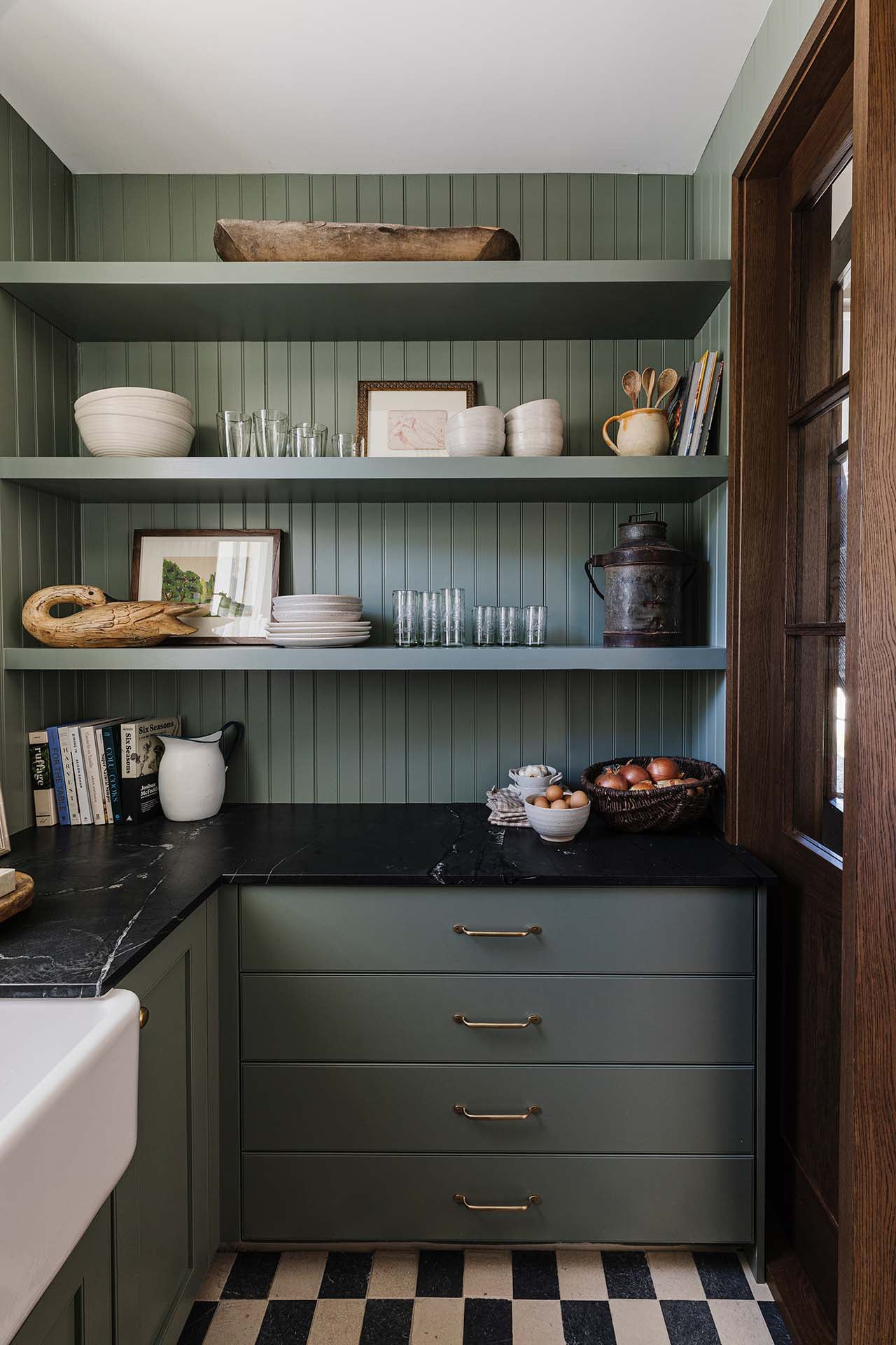 old-english-vintage-inspired-butlers-pantry-2 Old English Vintage-Inspired Butlers Pantry